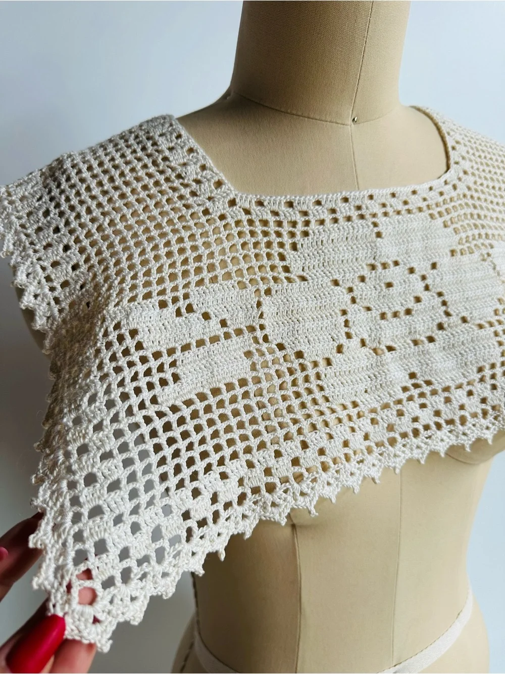 Vintage Handmade Crochet Filet Lace Capelet Shawl Floral Motif Cottagecore Boho